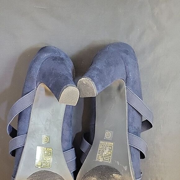 JOURNEE COLLECTIO FAUX SUEDE COMFORT SOLE ALMOND TOE TRIPLE ELASTIC STRAP SHOE - Picture 13 of 16